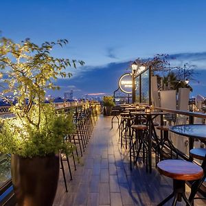 La Mejor Hotel & Sky Bar